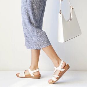 BARETRAPS - Jalen Sandal in White